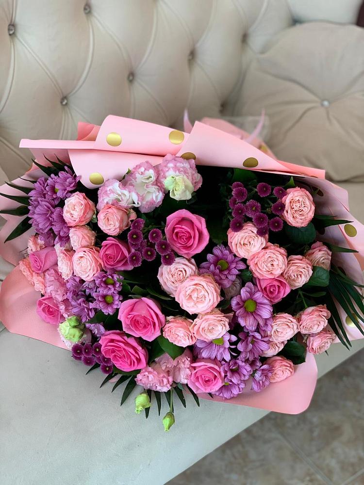 Букет цветов из: Хризантемы, Розы и Лизиантусы в Зуе