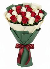 Букет Микс из красных и белых роз в Зуе