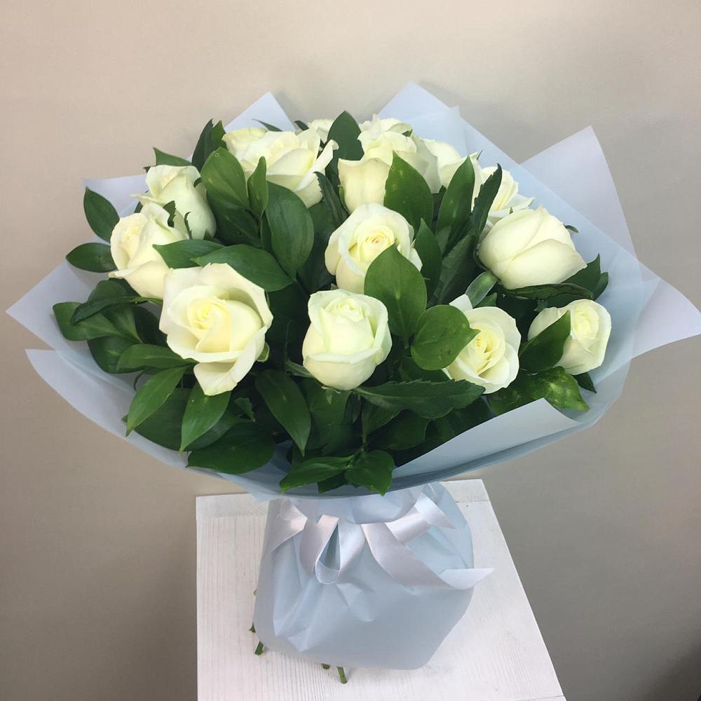Букет 15 Белых роз Проуд в Зуе
