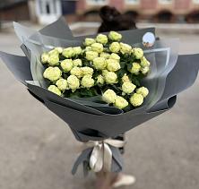 Букет Белые кустовые розы Солинеро в Зуе
