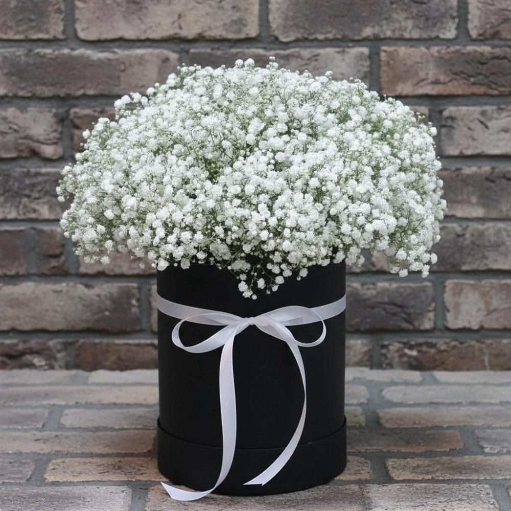 Цветочная композиция из Гипсофила в шляпной коробке в Зуе