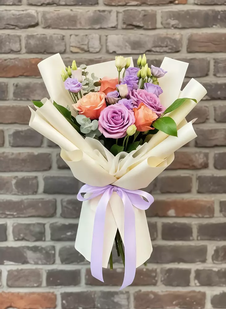 Букет цветов из: Лизиантусы и Розы в Зуе