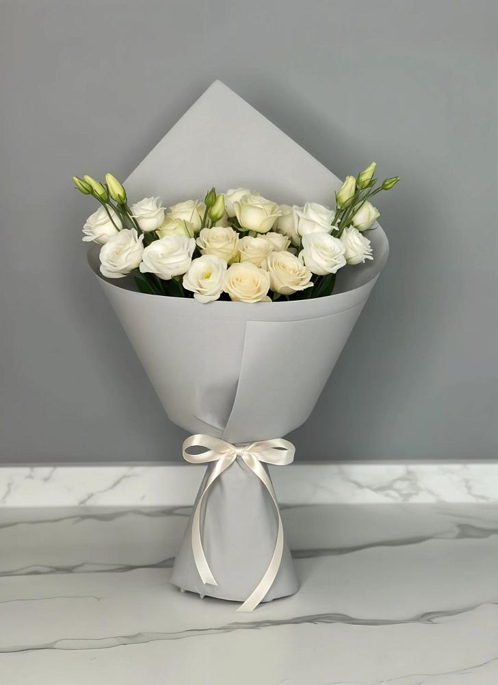 Букет цветов из: Розы и Лизиантусы в Зуе