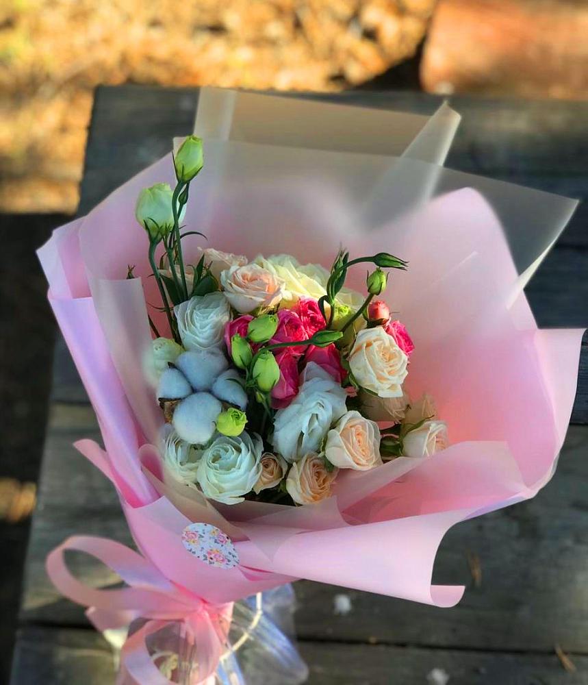 Букет цветов из: Розы и Лизиантусы в Зуе