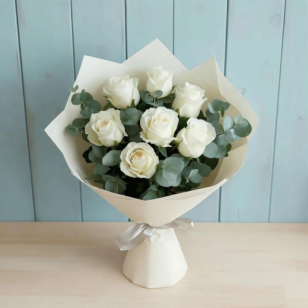 Букет Белые розы в Эвкалипте в Зуе