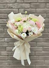 Букет цветов из:  Гвоздики, Розы, Лизиантусы и Хризантемы в Зуе