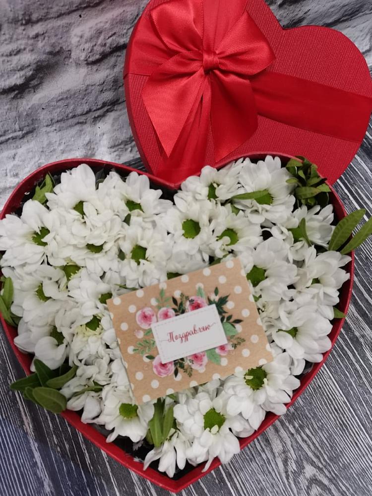 Цветочная композиция из Хризантемы в виде сердца в Зуе