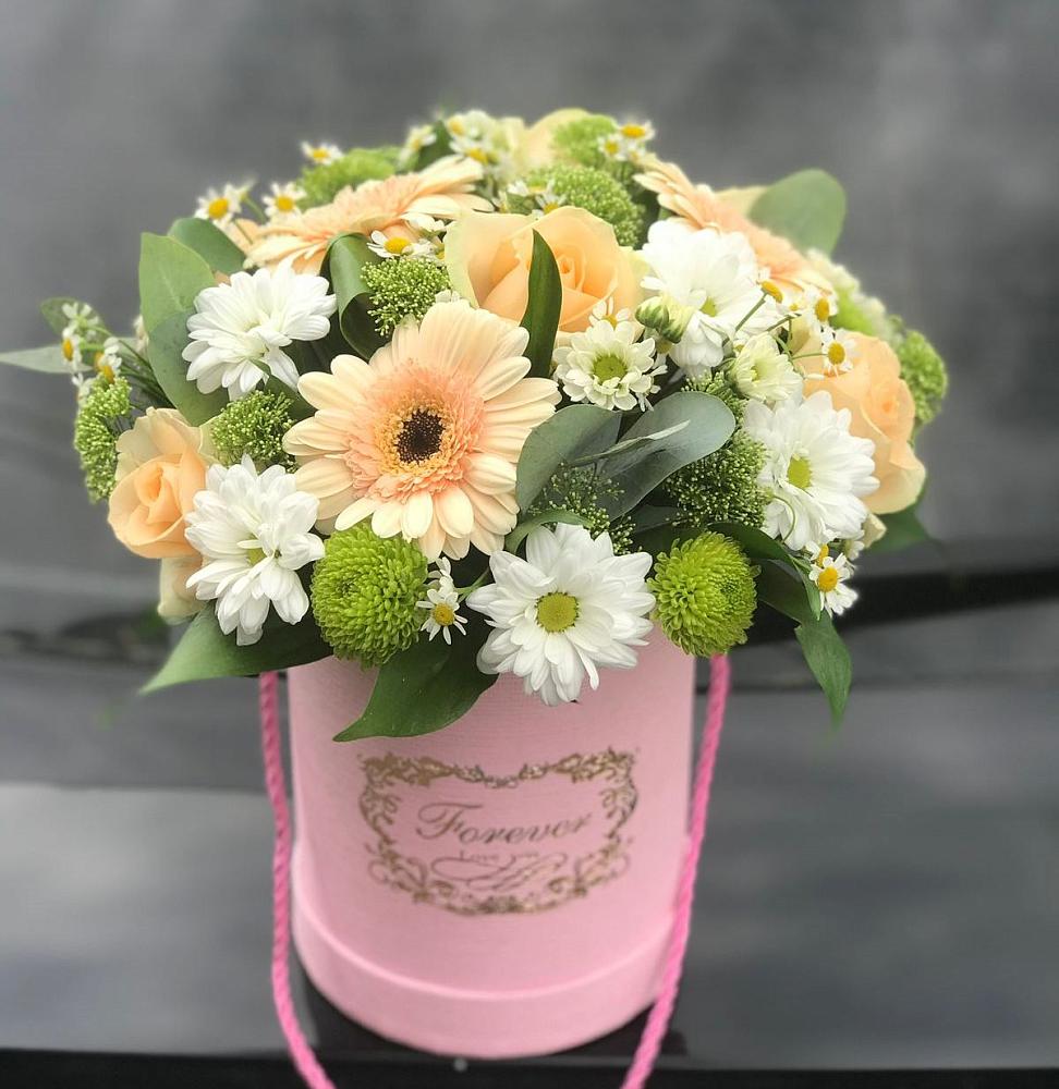 Цветочная композиция из Розы, Герберы и Хризантемы в шляпной коробке в Зуе