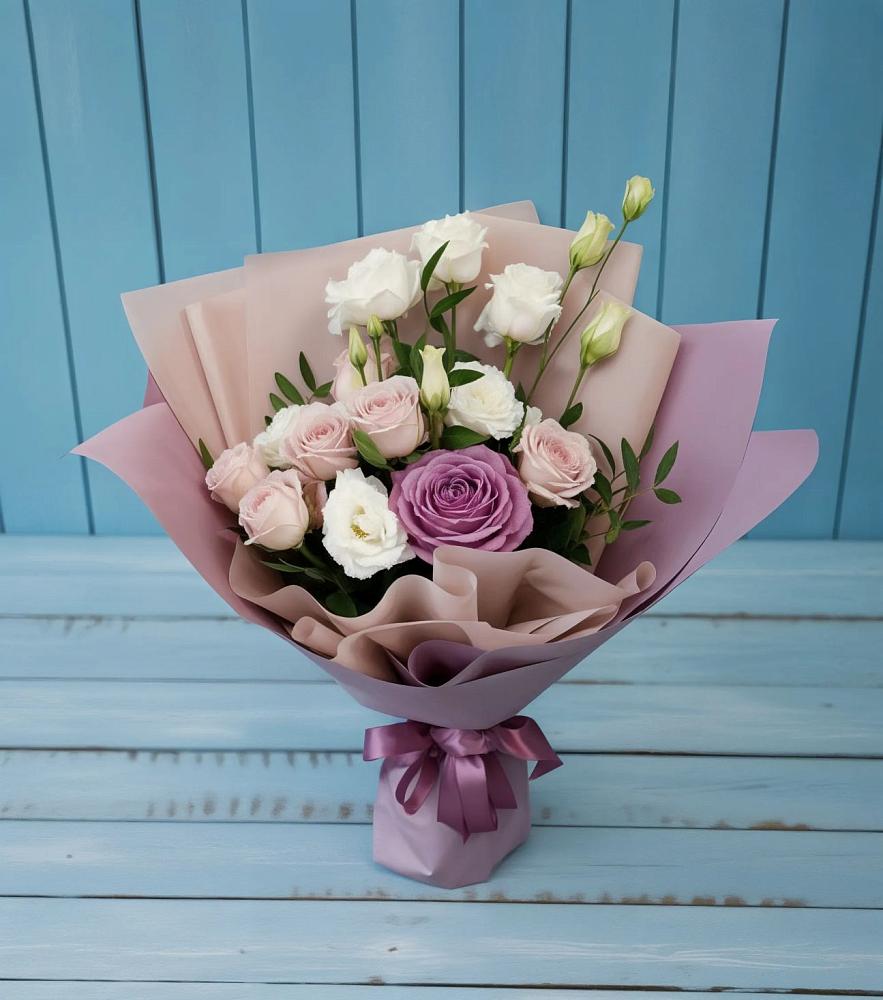 Букет цветов из: Розы и Лизиантусы в Зуе